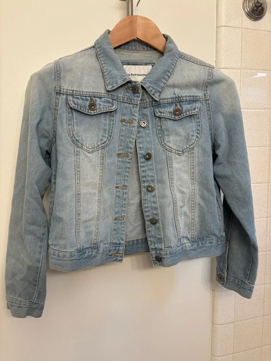 The Style Between Us Blue Denim Jean Jacket Size Medium Y2K Cotton Cropped - Picture 1 of 7